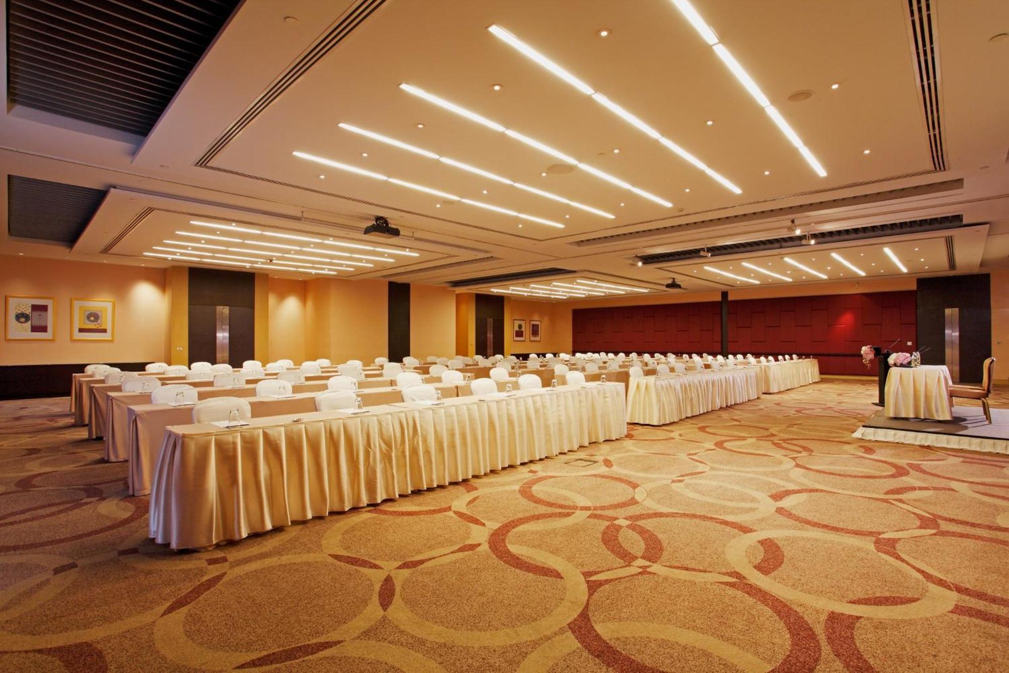 Centara Grand At Centralworld Bangkok Exteriér fotografie The ballroom